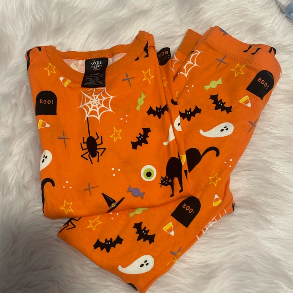 Halloween pajamas- size 8